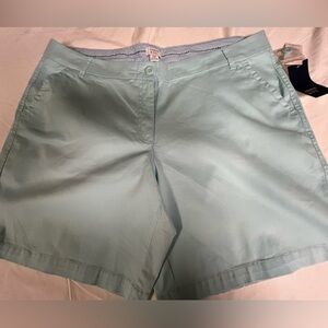 CROWN & IVY LIGHT AQUA HANGING.  SHORTS. NWT SIZE 18W.   9” INSEAM
CLASSIC FIT